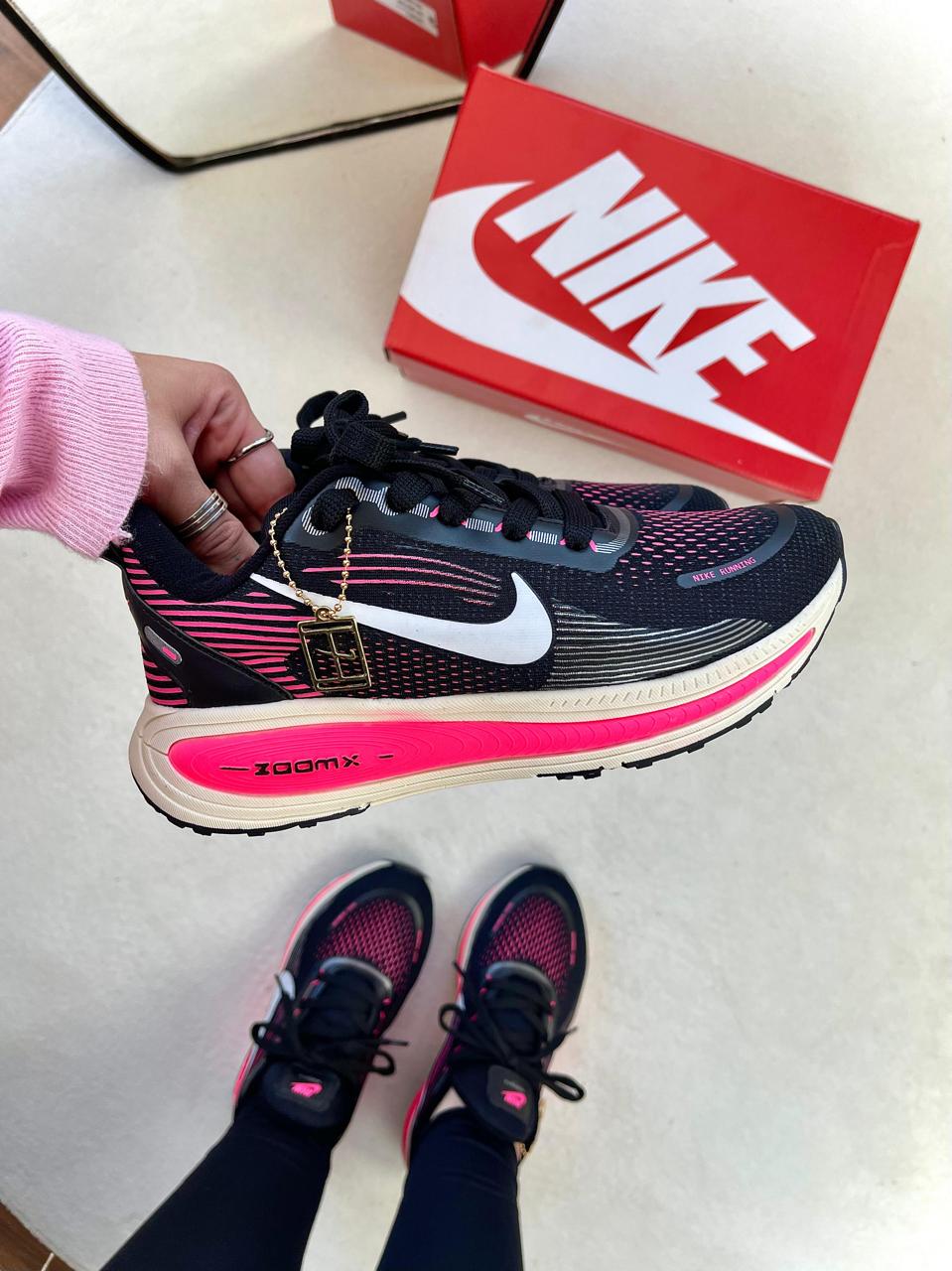 Nk Vomero 18 Preto/Pink - Imagem 2