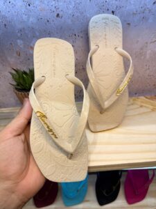 Chinelo Dedo Floresça Fem - Off